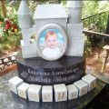 Памятник для ребенка на могилу.
