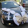 Свадебное украшение автомобиля