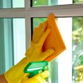 Какими средствами лучше мыть окна