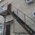 Изготовление и монтаж лестниц. Ремонт бетонного крыльца многоквартирного дома