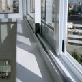 Установка раздвижных балконных рам