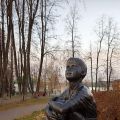 Памятник Юный горщик смотрит на звезды в Реже