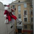 Поздравление деда мороза через окно в Ижевске