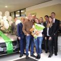 «Автопрага» и «Фольксваген Банк РУС» поздравили своего 100 000 клиента с покупкой автомобиля