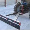 Отвал для уборки снега под барьерными ограждениями на трактор МТЗ, ЮМЗ, ЛТЗ