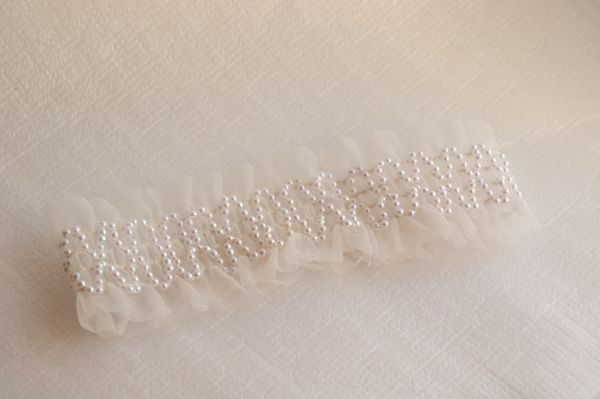 Купить подвязку для невесты в Оренбурге (цвет белый, жемчужная) - магазин Свадебная лавка 