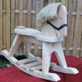 Деревянная лошадка -качалка