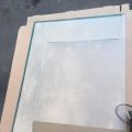 Удаление царапин на стеклянных кубах витрин