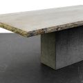 Модный тяжелый стол из монолитного бетона